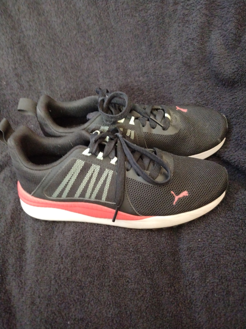 *NEVER WORN* PUMA Women's Black Athletic Sneakers with Pink Accent